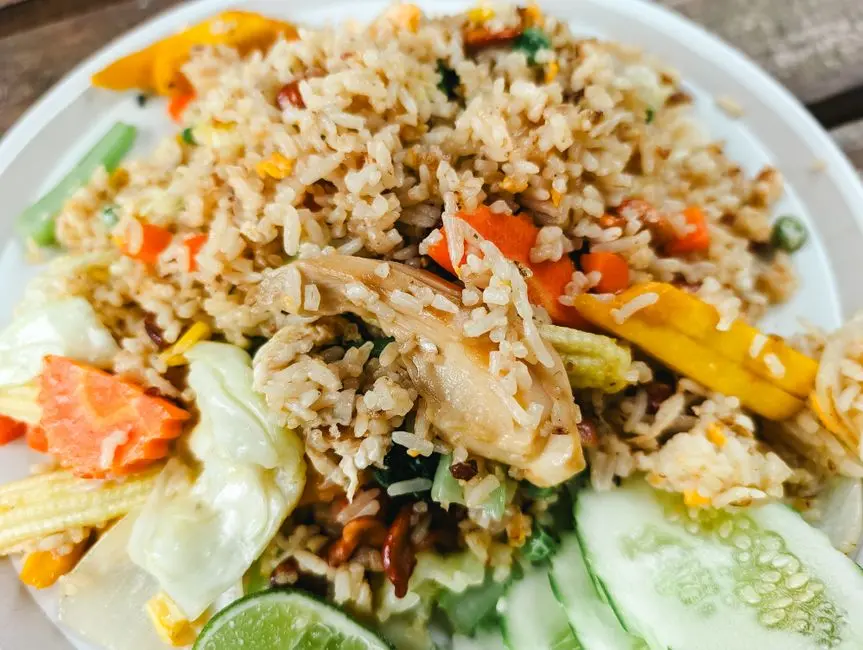 Bahan sederhana untuk membuat nasi goreng rumahan